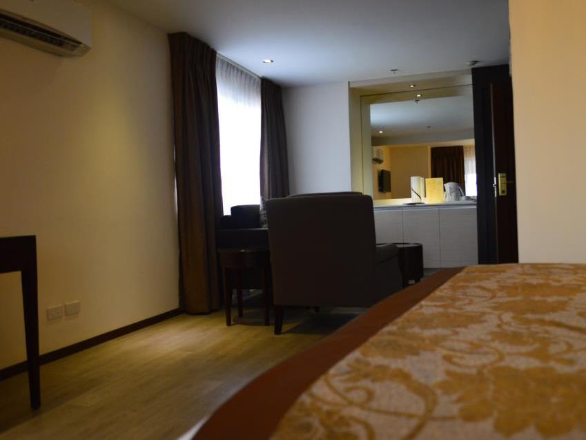 Sir William'S Hotel Quezon City Exterior photo
