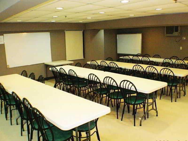 Sir William'S Hotel Quezon City Exterior photo